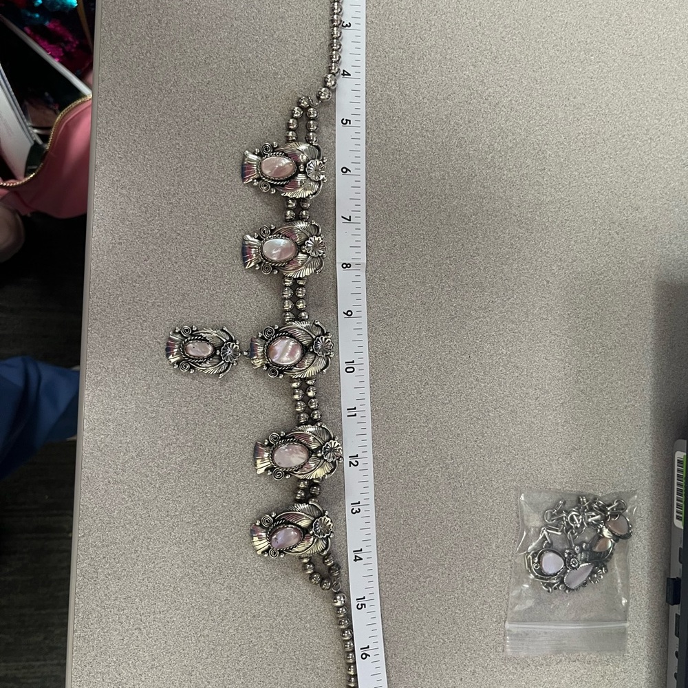 Hand made Native American necklace with pink mother of pearl - Picture 6 of 8